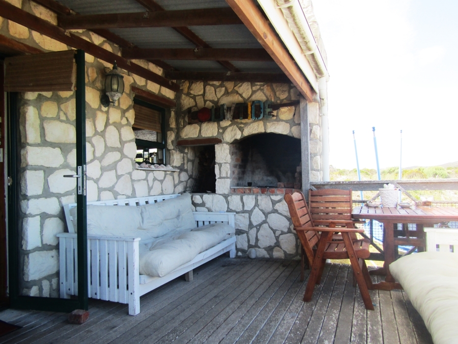 To Let 4 Bedroom Property for Rent in Suiderstrand Western Cape